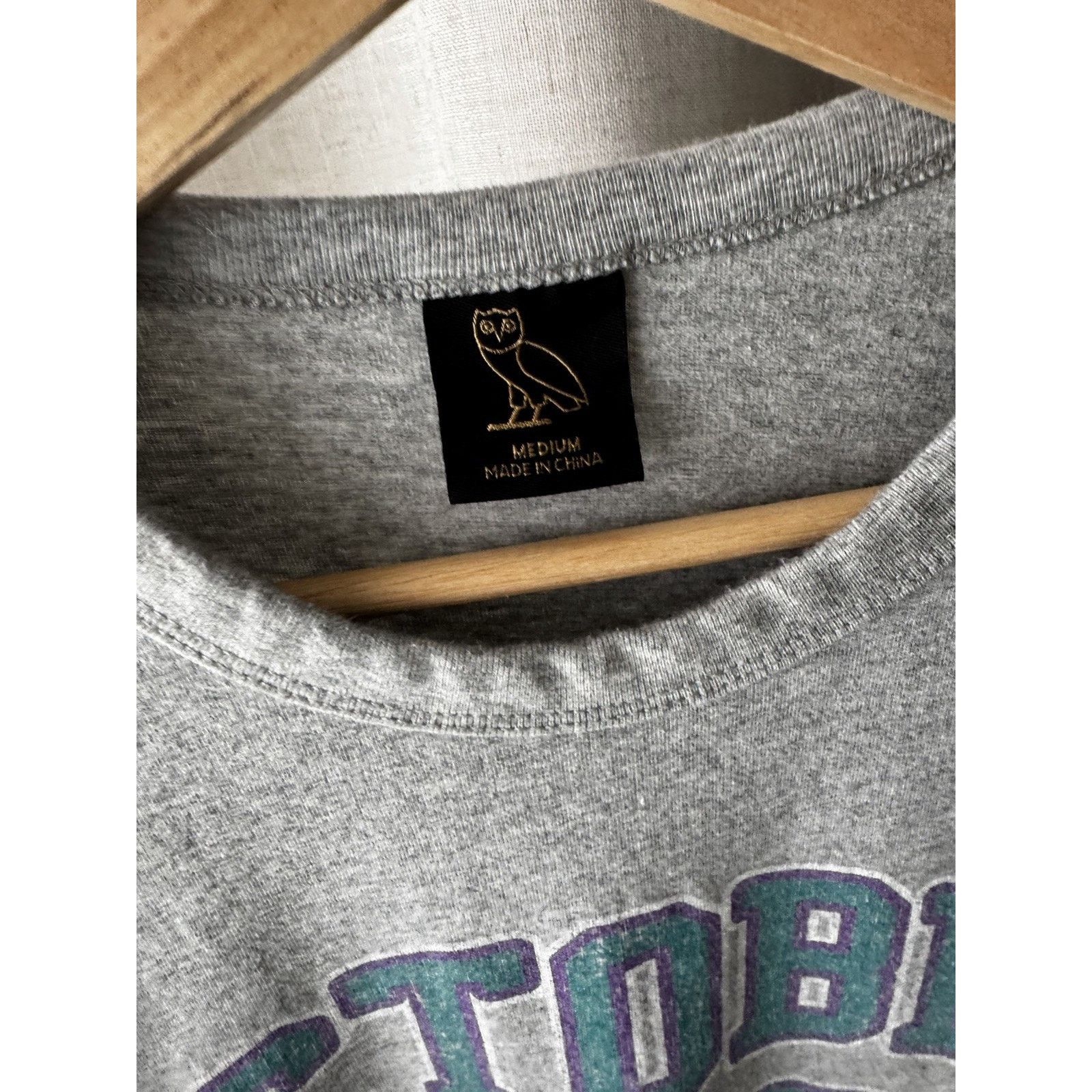 October's Very Own OVO October’s Very Own Bulldog Varsity Tee | Heather Grey M Size US M / EU 48-50 / 2 - 4 Thumbnail
