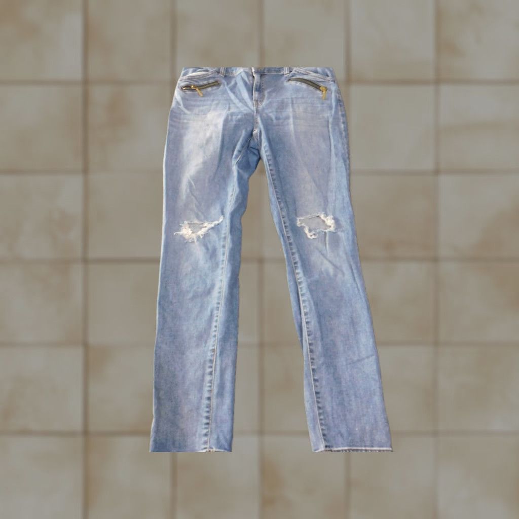Vintage Chicos Jeans 0.5 Blue Distressed Jegging Platinum Womens Light Stretch Jeans 30 Inseam Regular Rise Mid Inseam 30 Womens Size 25" / US 0 / IT 36 - 1 Thumbnail