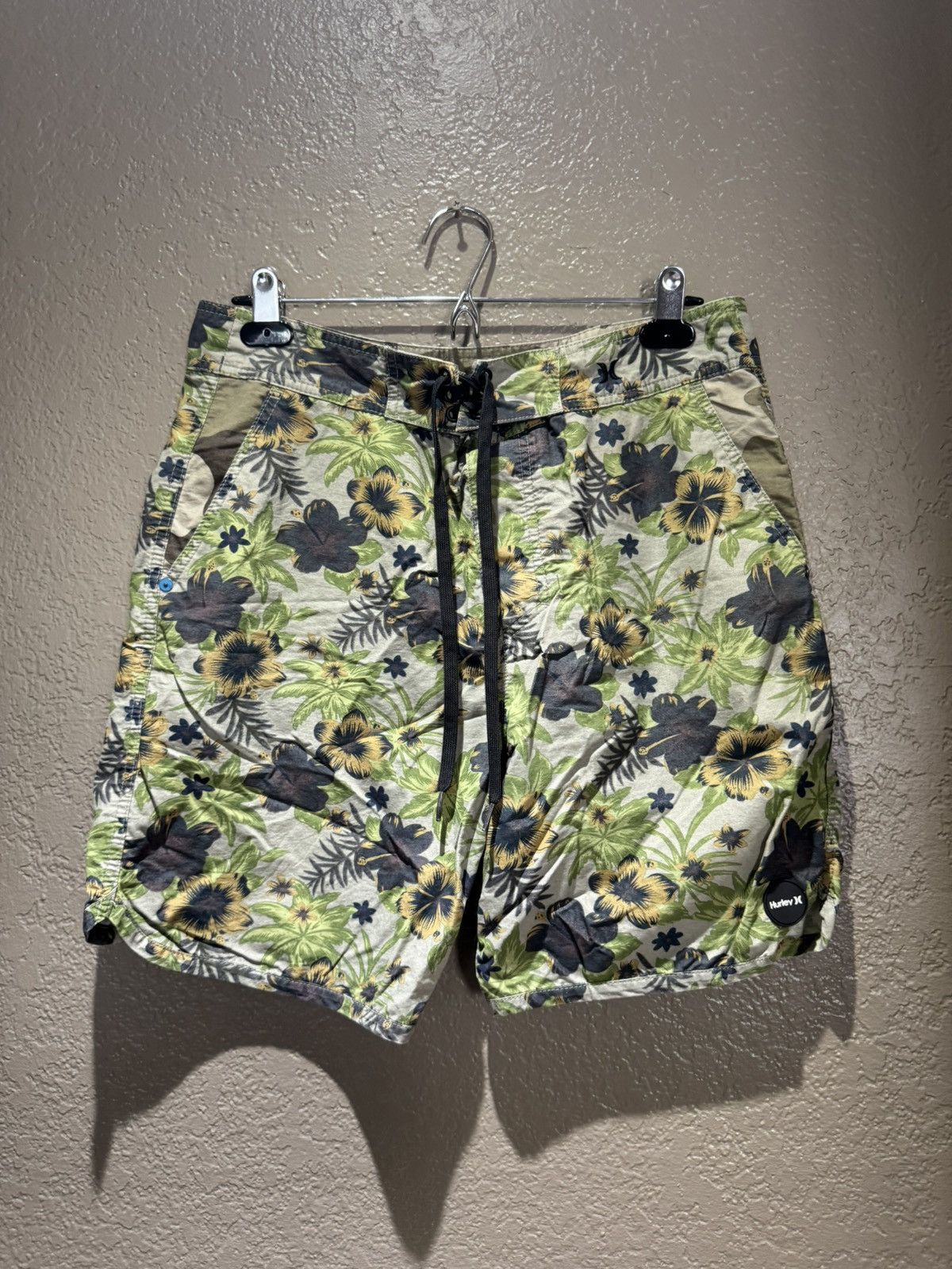 Hurley Vintage Hurley Patchwork Green Floral Cami Surf Skate Shorts Size US 30 / EU 46 - 1 Thumbnail