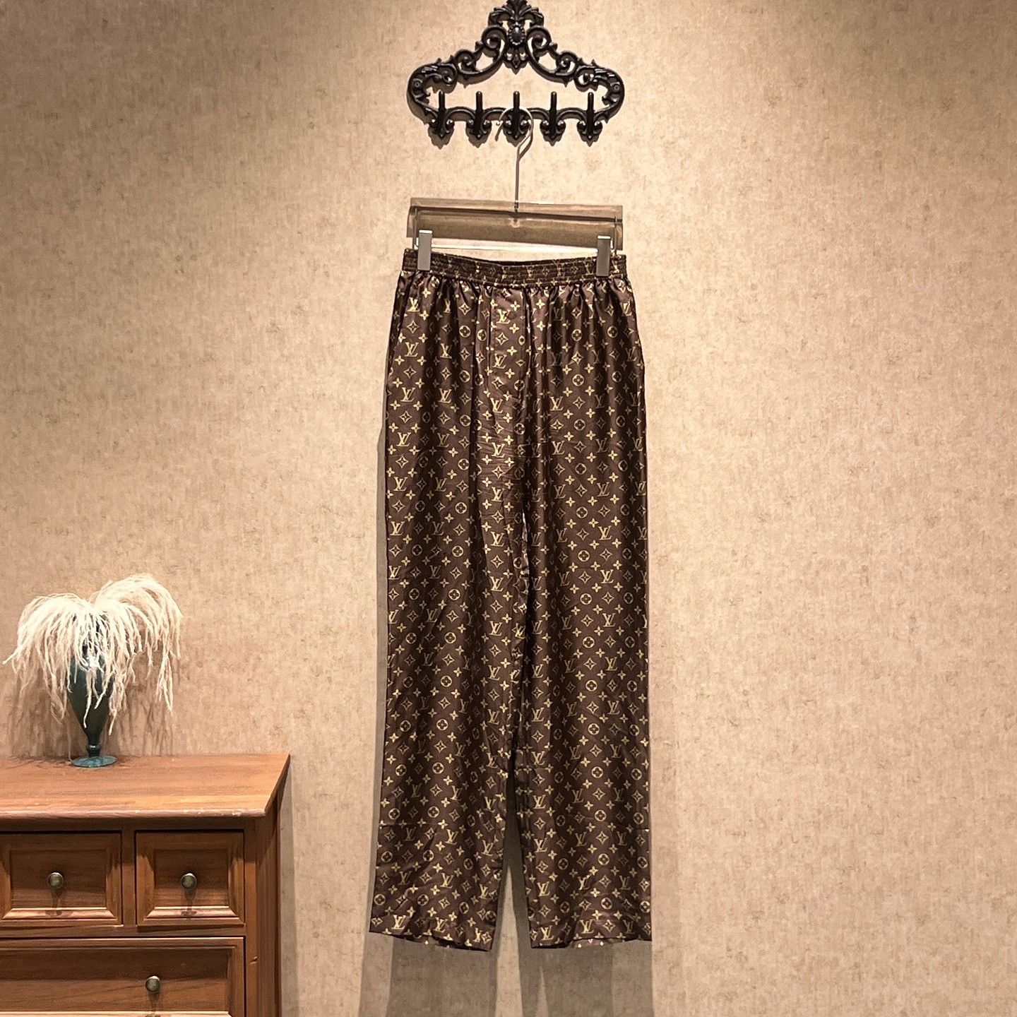 Louis Vuitton Louis Vuitton Monogram Silk Pants Size 36 Size 25" / US 0 / IT 36 - 1 Thumbnail