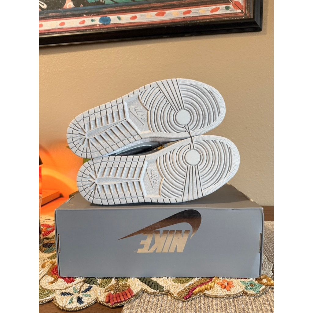 Jordan Brand × Nike Jordan 1 Retro Low OG Metallic Silver Neutral Grey White Size US 9.5 / EU 42-43 - 6 Thumbnail