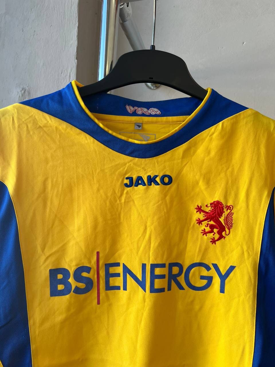 Vintage 2004/05 EINTRACHT BRAUNSCHWEIG HOME SOCCER JERSEY SHIRT JAKO Size US S / EU 44-46 / 1 - 3 Thumbnail