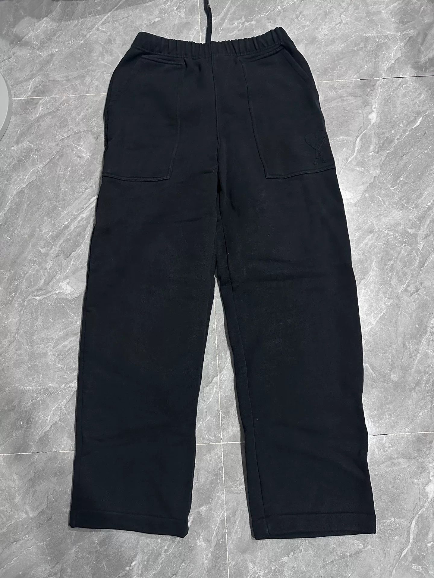 AMI AMI PARIS Black Heart Embroidered Wide Sweatpants Size US 28 / EU 44 - 1 Thumbnail