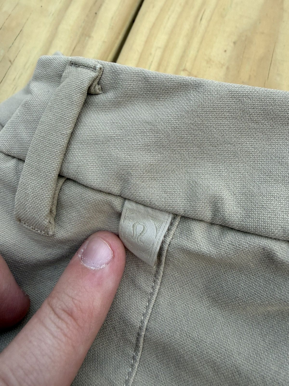 Lululemon Lululemon khaki shorts Size US 30 / EU 46 - 3 Thumbnail