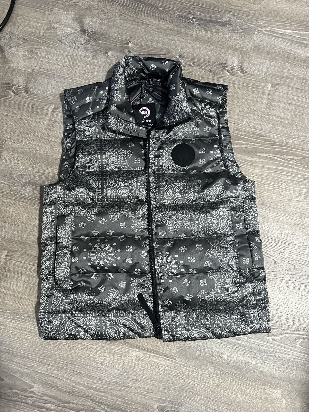 Canada Goose Limited Edition Canada Goose x CNCPTs Crofton Vest Size US L / EU 52-54 / 3 - 1 Thumbnail
