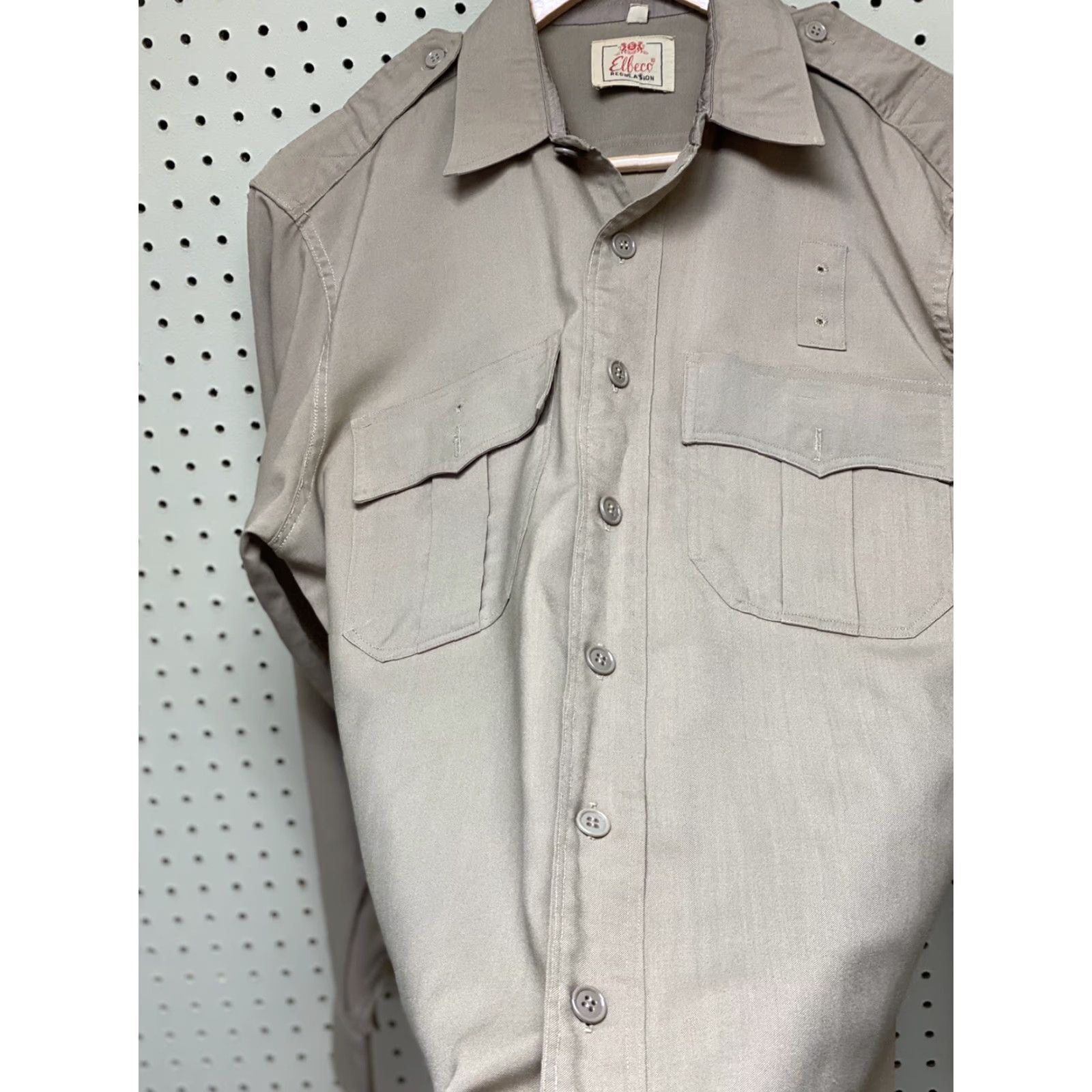 Vintage VINTAGE Elbeco Shirt Work Uniform Button Down Mens Tan Cop Top 16 34 16 Polyester Tan Workwear Mens Size US L / EU 52-54 / 3 - 3 Thumbnail