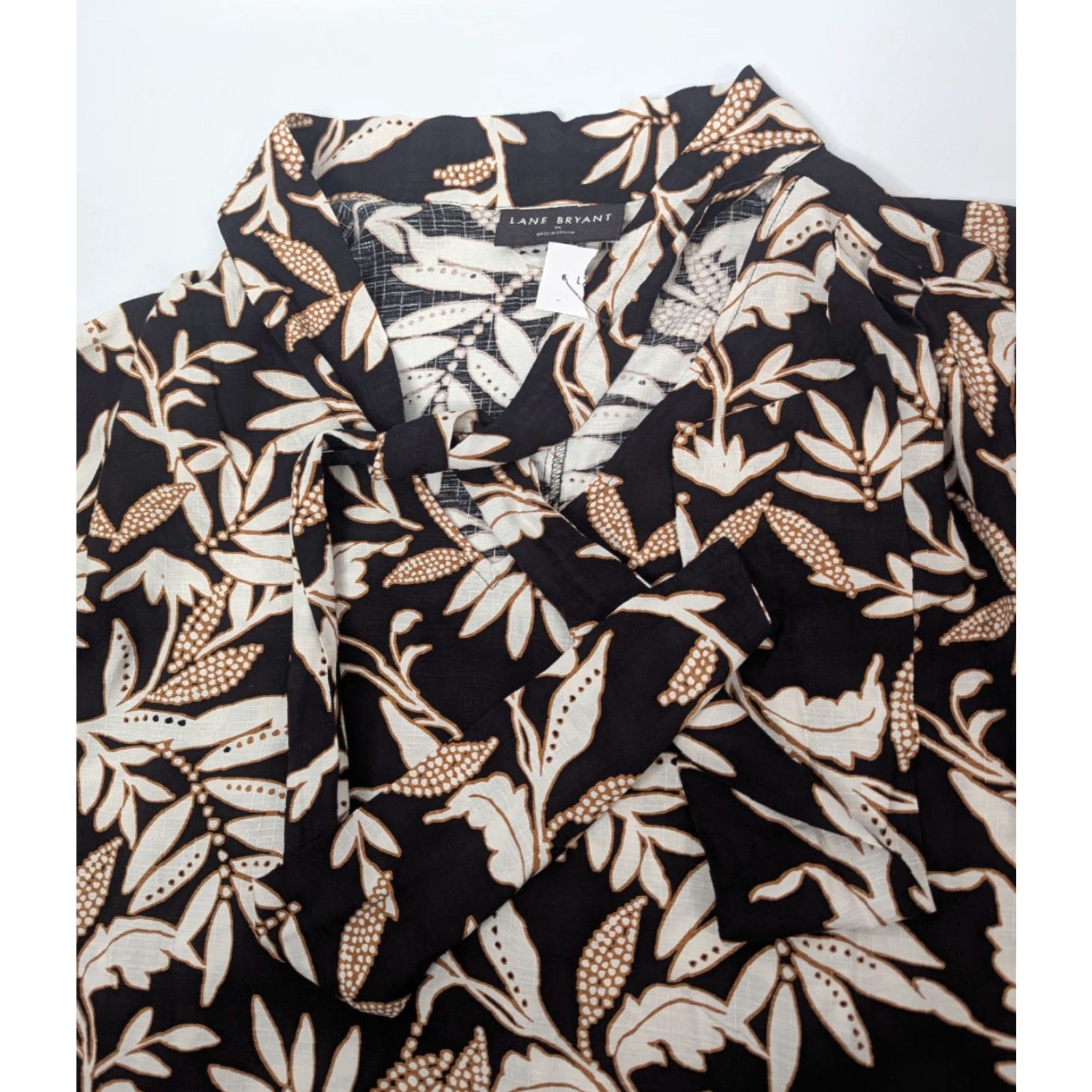 Vintage Lane Bryant Blouse Botanical Cream & Tan Leaves V-neck Tie-Neck Popover Size 16 Size XXL / US 16-18 / IT 52-54 - 7 Thumbnail