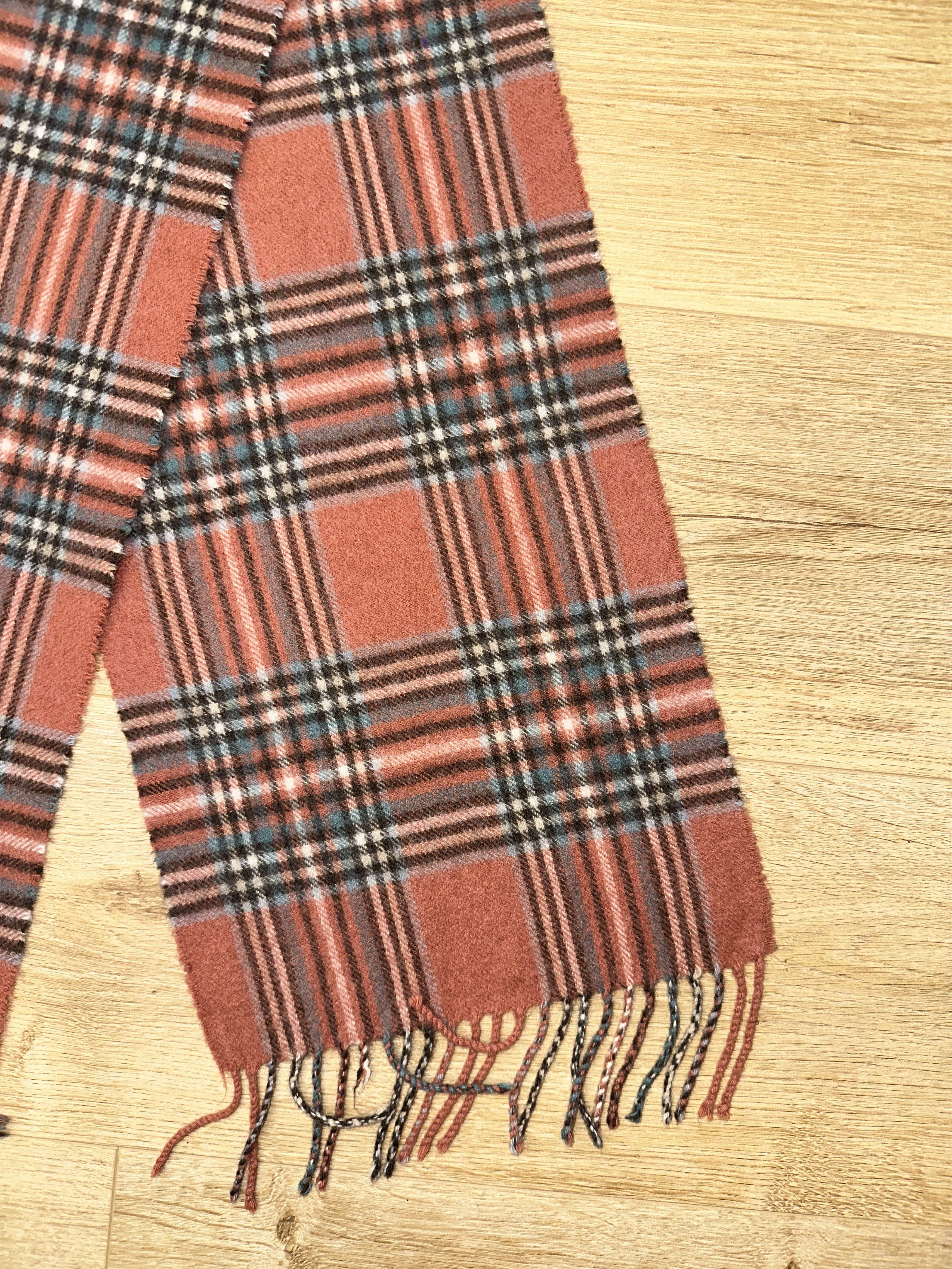 Burberry Burberry Vintage Tartan Pure Cashmere Check Scarf 150x25 Size ONE SIZE - 8 Thumbnail