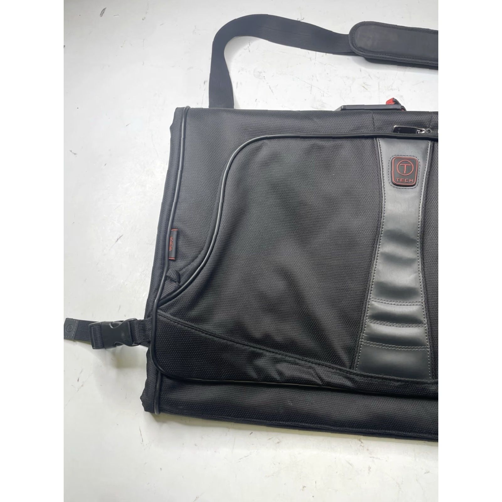 Tumi Tumi T-Tech Garment Bag Large 44in 22in Black Nylon Travel Men 55336D Ballistic Buckle Zip Shoulder Strap Size 42R - 3 Thumbnail
