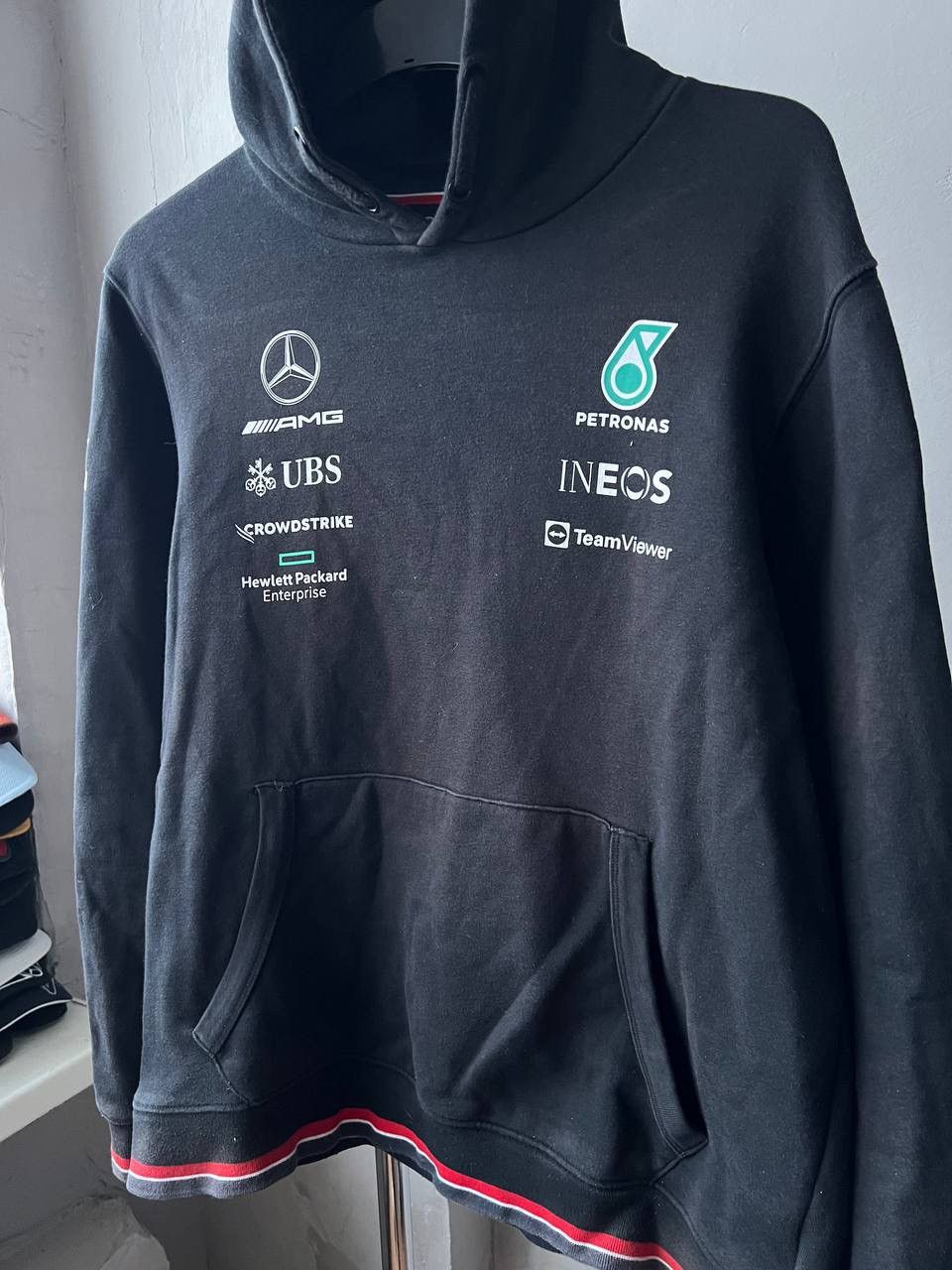 Formula 1 2022 MERCEDES BENZ AMG PETRONAS FORMULA ONE TEAM HOODIE L Size US L / EU 52-54 / 3 - 6 Thumbnail