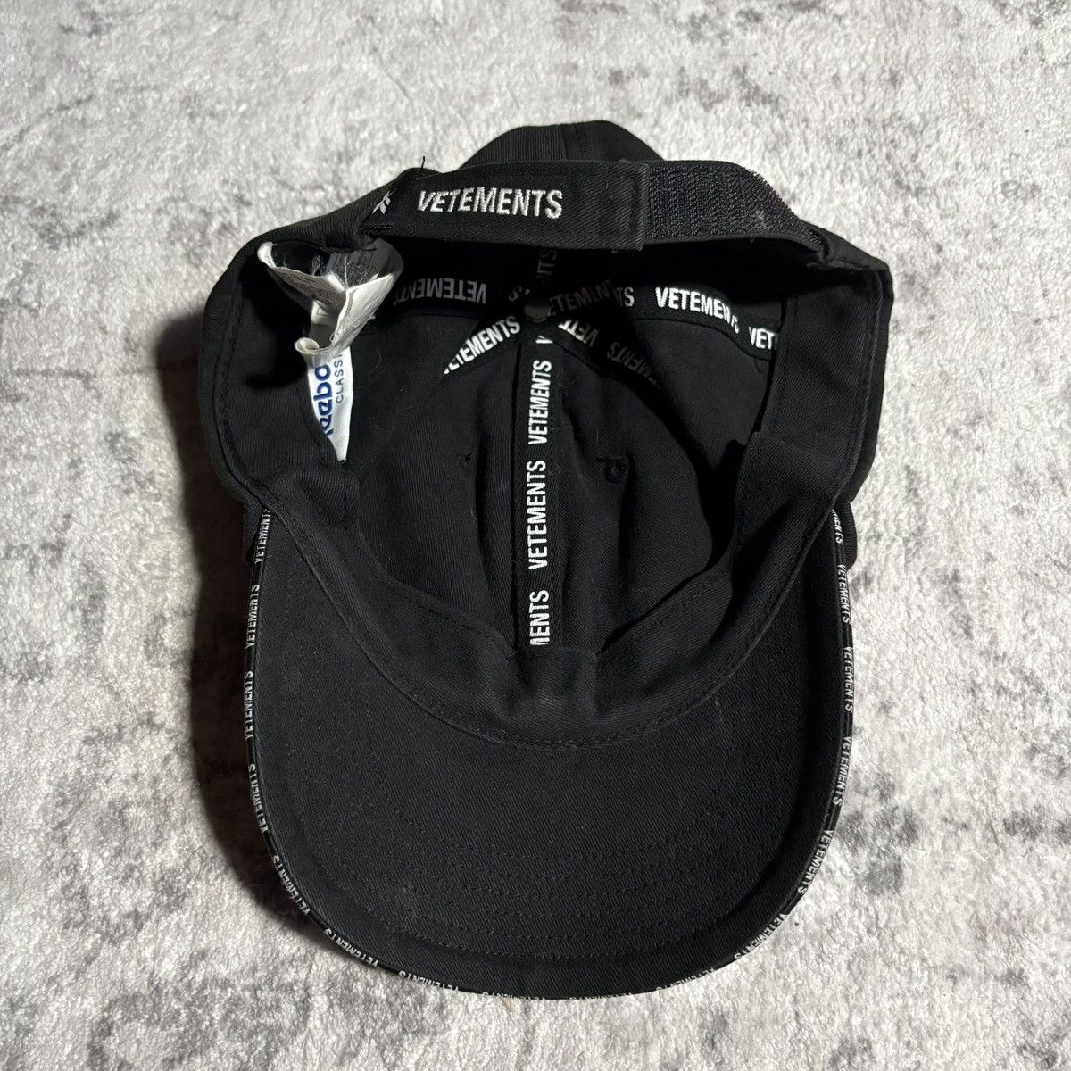 Reebok × Vetements Vetements x Reebok Securite Logo Hat Size ONE SIZE - 6 Thumbnail