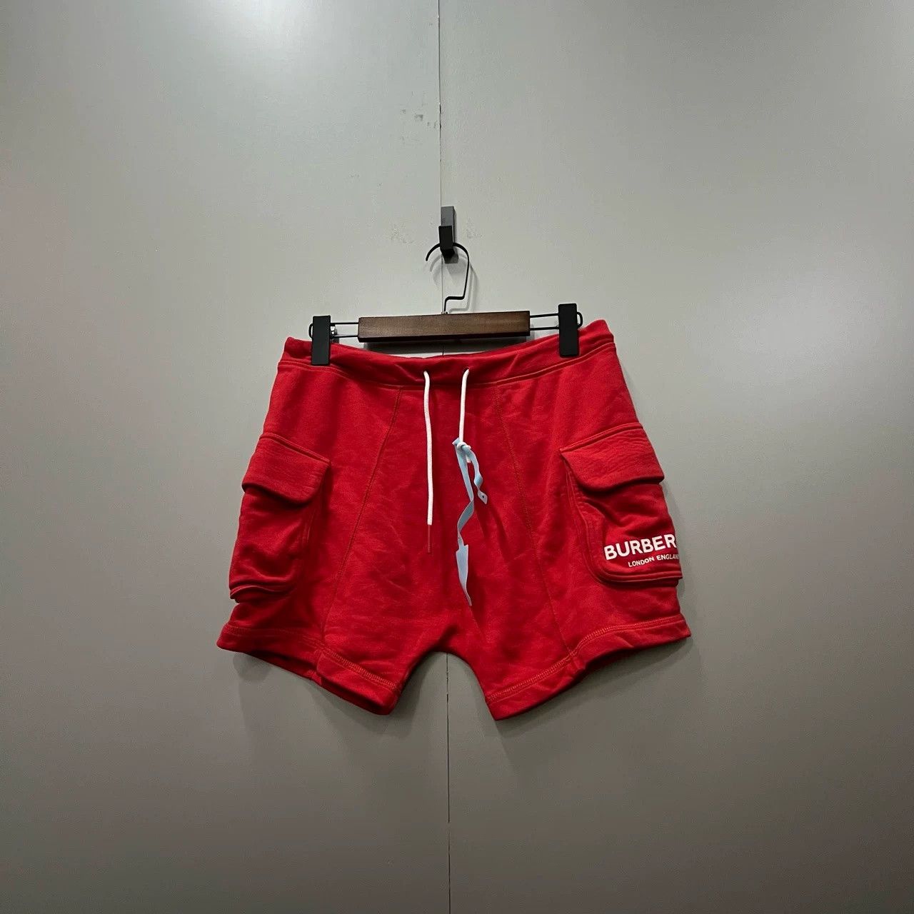 Burberry Burberry Red Logo Print Shorts Size US 28 / EU 44 - 1 Thumbnail