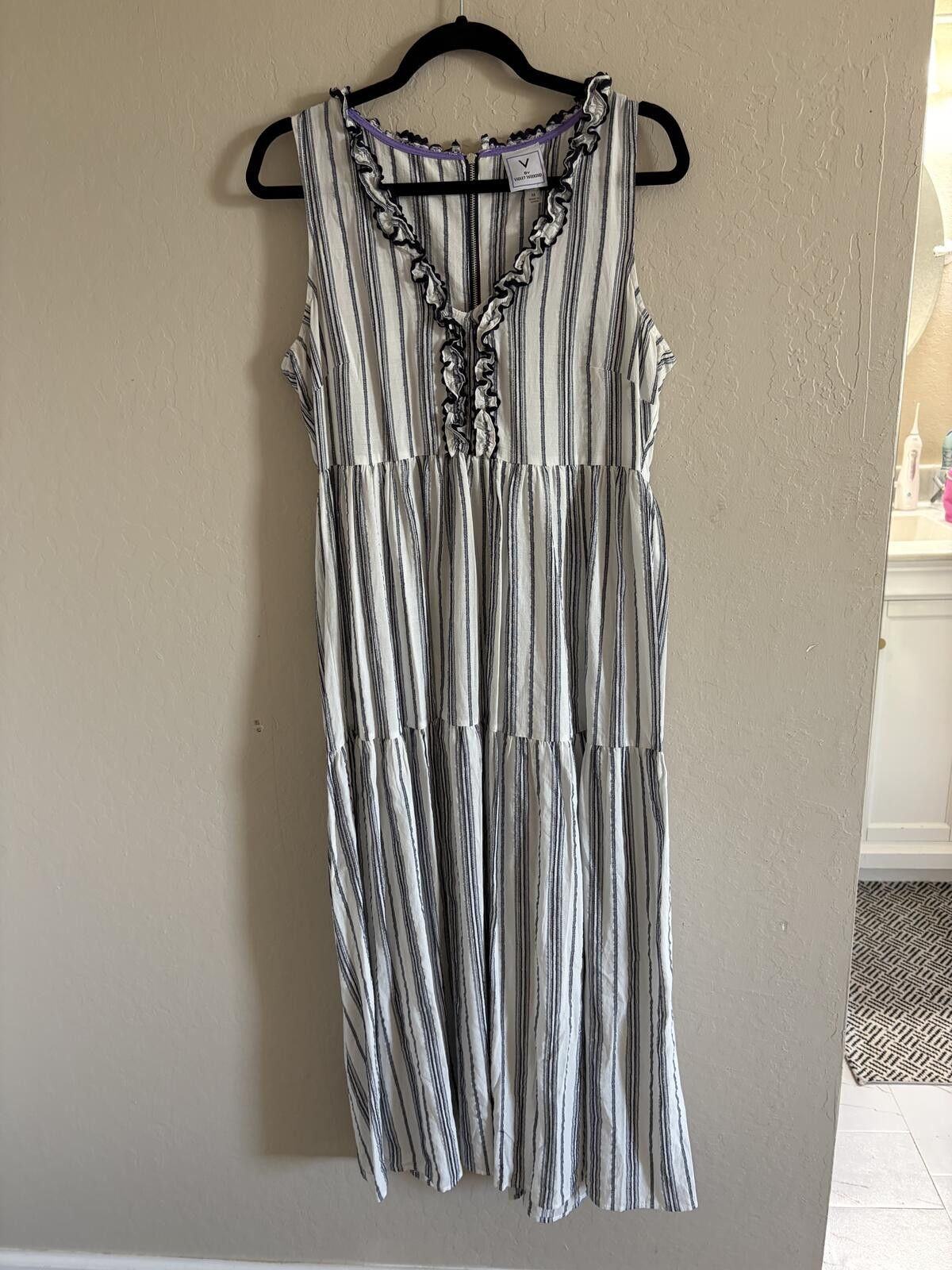 Other V by Violet v neck sleeveless weekend maxi dress Size M / US 6-8 / IT 42-44 - 1 Thumbnail