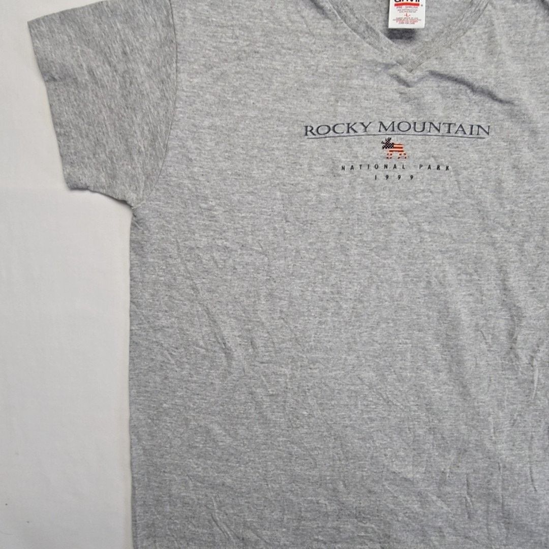 Vintage Vintage Rocky Mountain Shirt L Graphic Gray V-neck Tee 90s Size L / US 10 / IT 46 - 3 Thumbnail