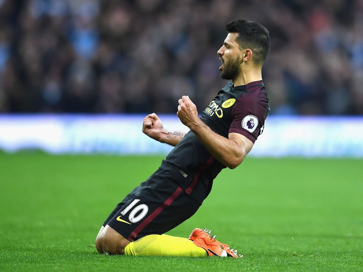 Vintage MAN CITY NIKE 2016/2017 FOOTBALL AWAY JERSEY #10 AGUERO Size US M / EU 48-50 / 2 - 13 Thumbnail