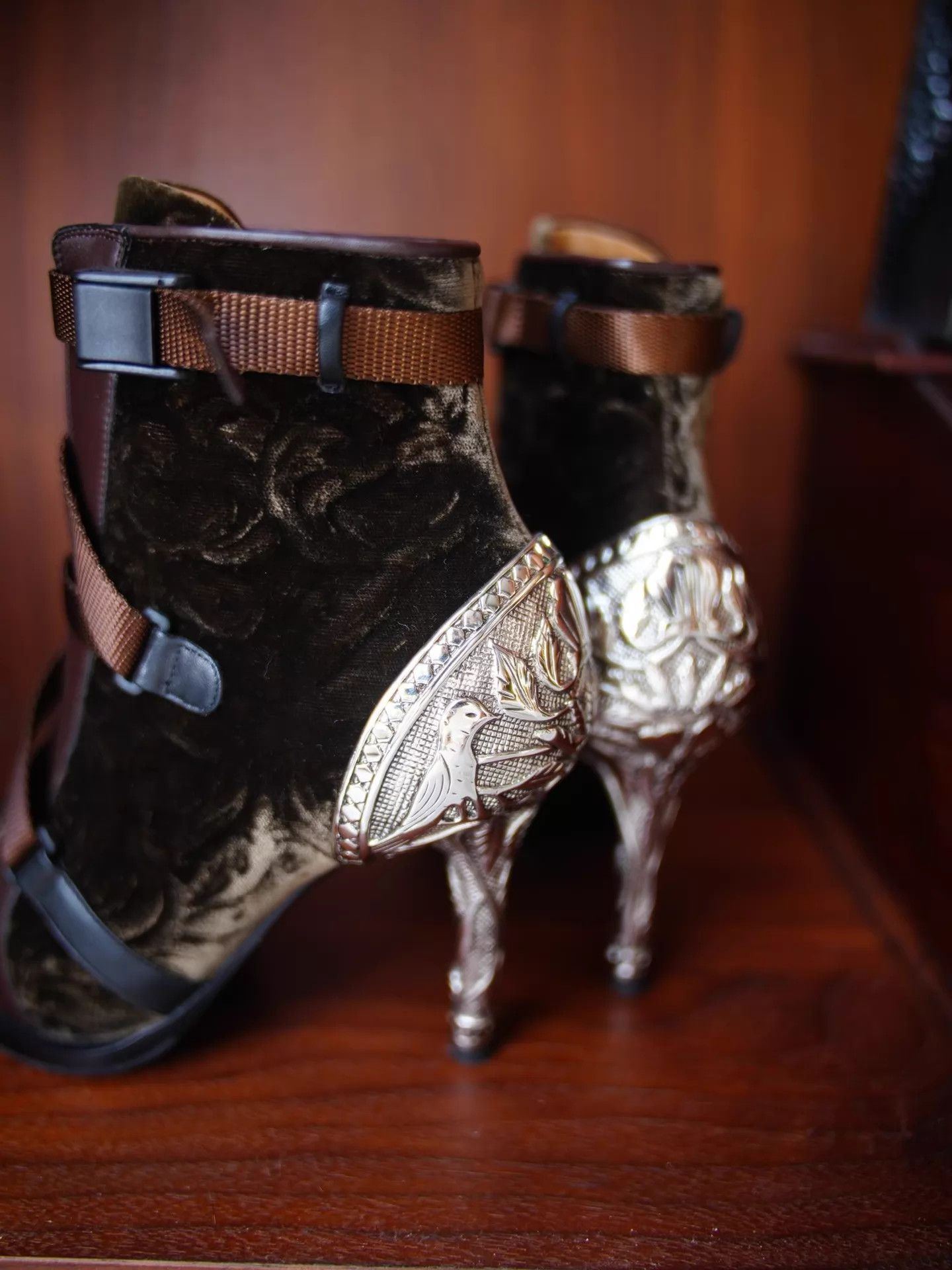 Chloe Chloe 2018 FW Carved Metal Heel Velvet Strap Booties 39 Size US 8.5 / IT 38.5 - 4 Thumbnail