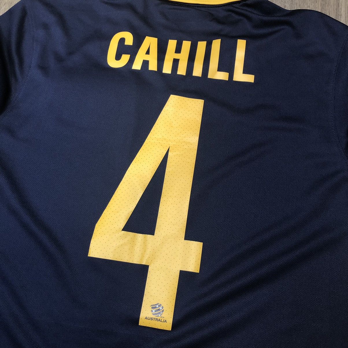 Nike Australia 14/15 away shirt #4 Cahill (bnwt) Size US S / EU 44-46 / 1 - 4 Thumbnail