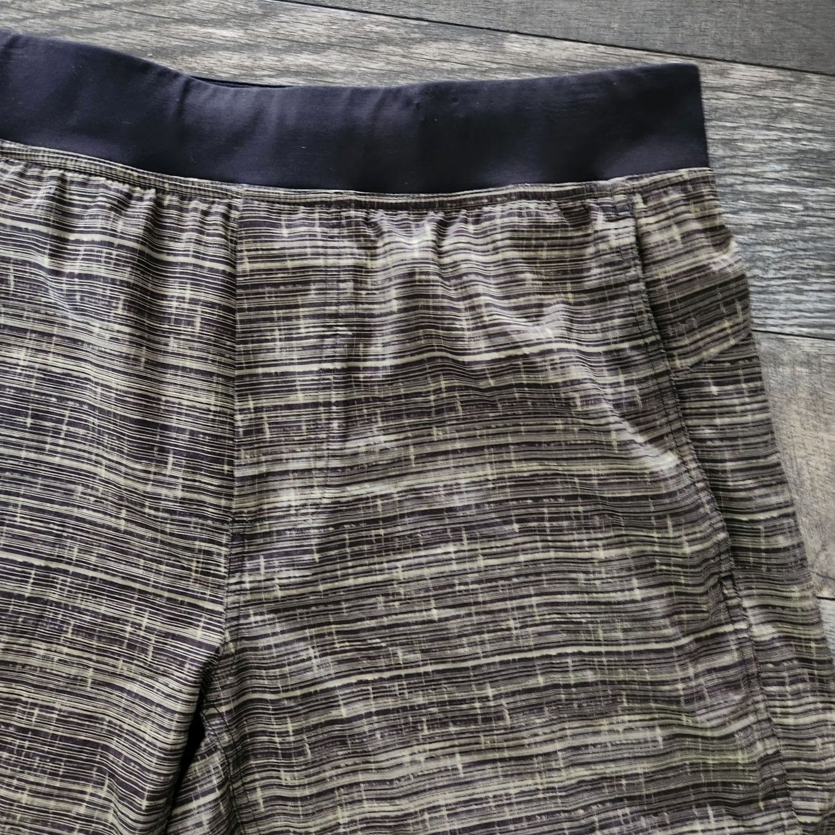 Lululemon Lululemon Mens XL Green Black T.H.E. Short Linerless Shorts Athletic 9" Inseam Size US 36 / EU 52 - 3 Thumbnail