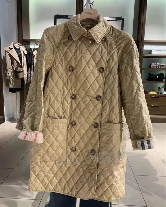 Burberry Burberry Cotton Khaki Women's Coat. Size M / US 6-8 / IT 42-44 - 1 Thumbnail