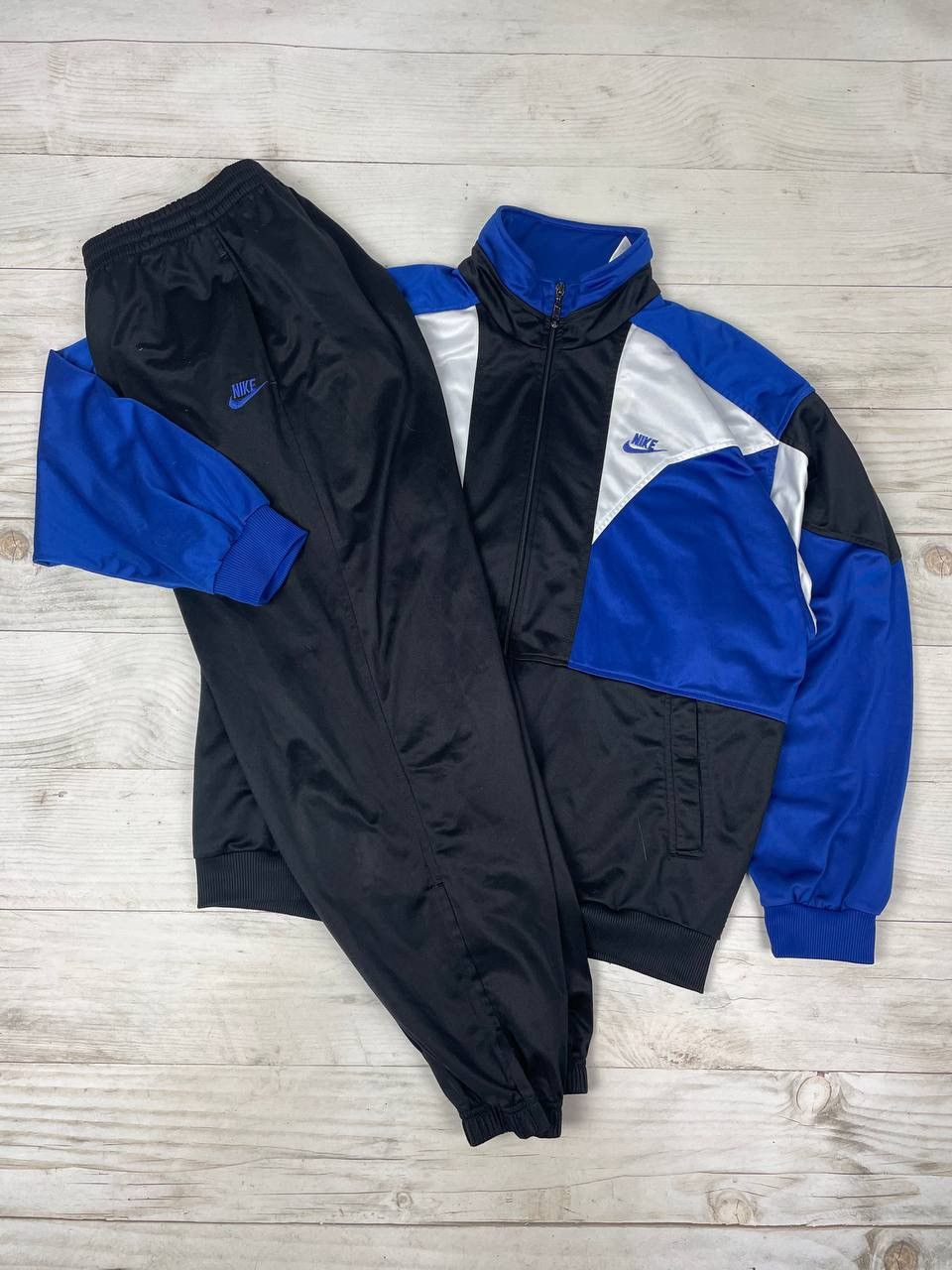 Vintage nike windbreaker tracksuit hotsell