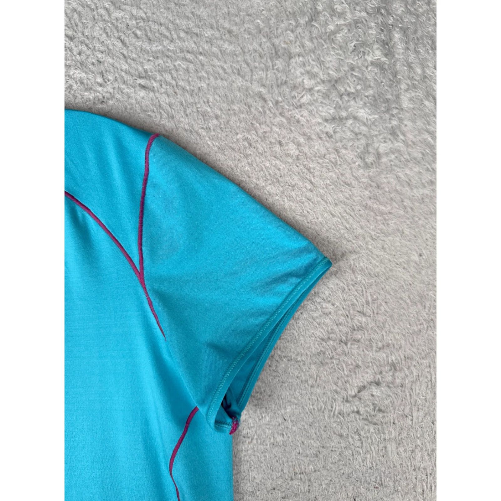 Patagonia Patagonia Shirt Women Large Blue Short Sleeve Crew Neck Polyester Blend Size L / US 10 / IT 46 - 2 Thumbnail