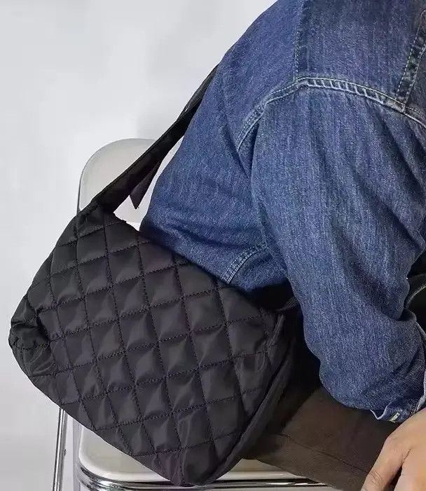 image of Fashion Unisex Diamond Quilted Shoulder Messenger Bag in Black, Men's