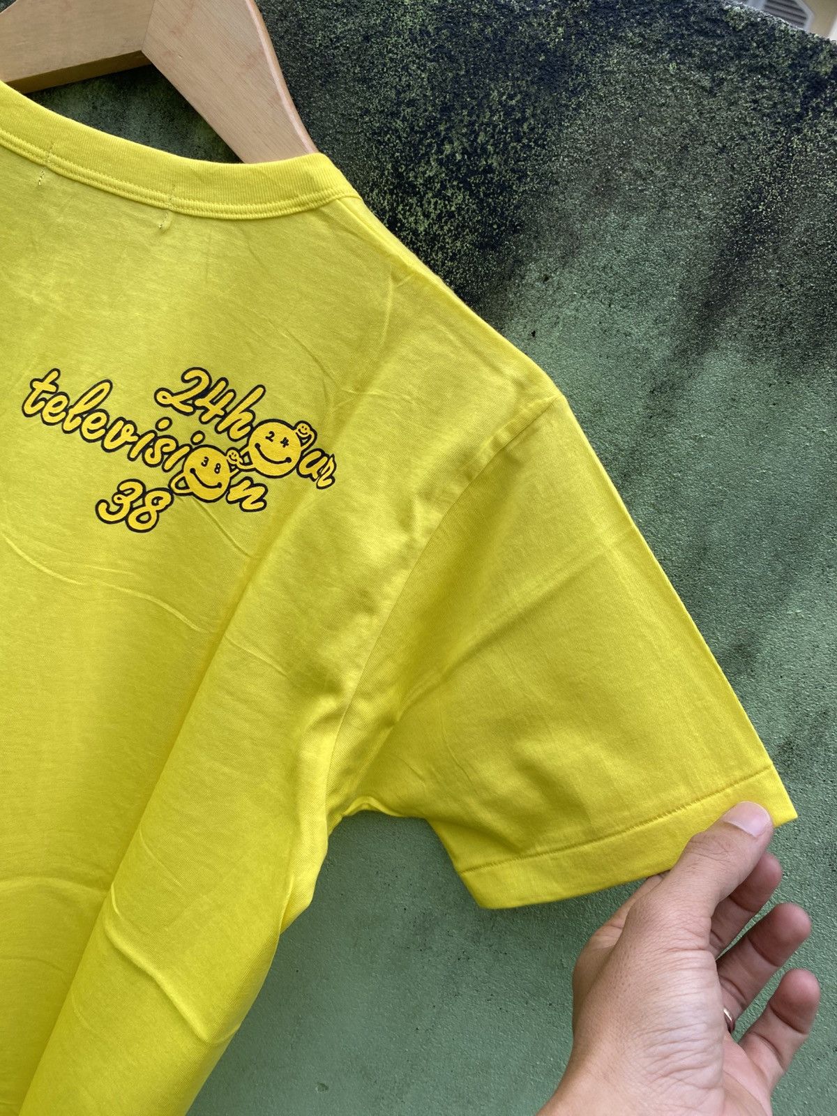 Japanese Brand 24 Hour Television Japanese Smiley Face Graphic Neon T-Shirt Size US S / EU 44-46 / 1 - 12 Thumbnail