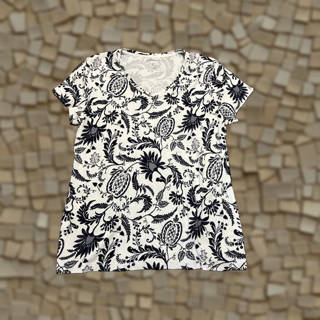 Croft & Barrow Croft & Barrow Shirt Women's Medium Black Flora Classic Tee V-Neck Short Sleeve Pullover Casual/ Everyday Womens Size M / US 6-8 / IT 42-44 - 1 Thumbnail