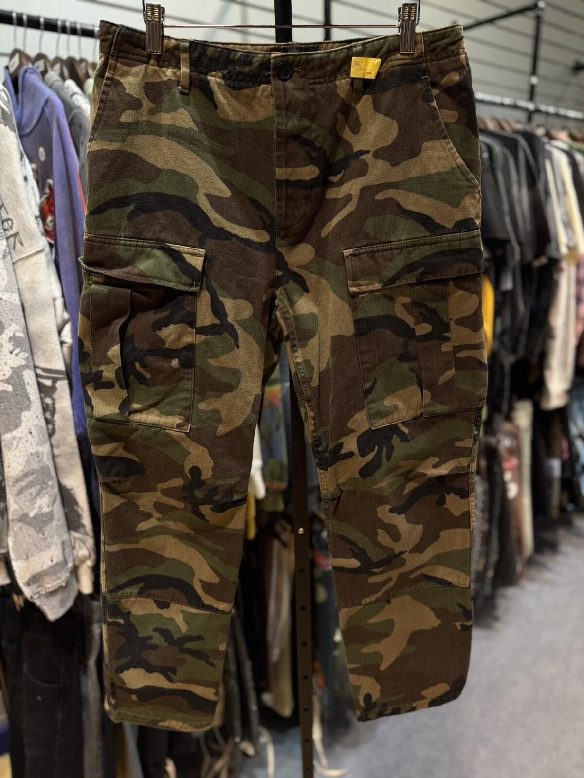 Balenciaga Balenciaga Cargo Pants Mens 48 Camo 100% Authentic Rare Size US 44 / EU 60 - 1 Thumbnail