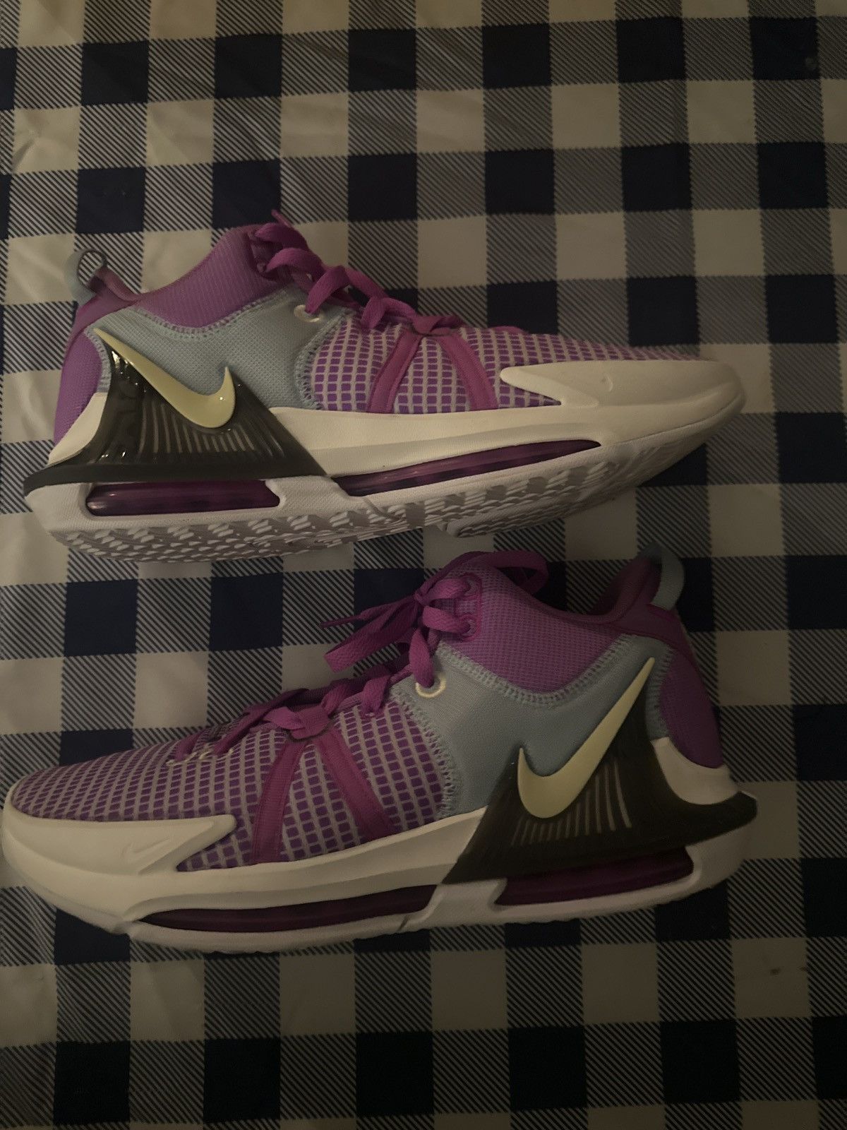 Nike LeBron Witness VII Size US 11.5 / EU 44-45 - 2 Thumbnail