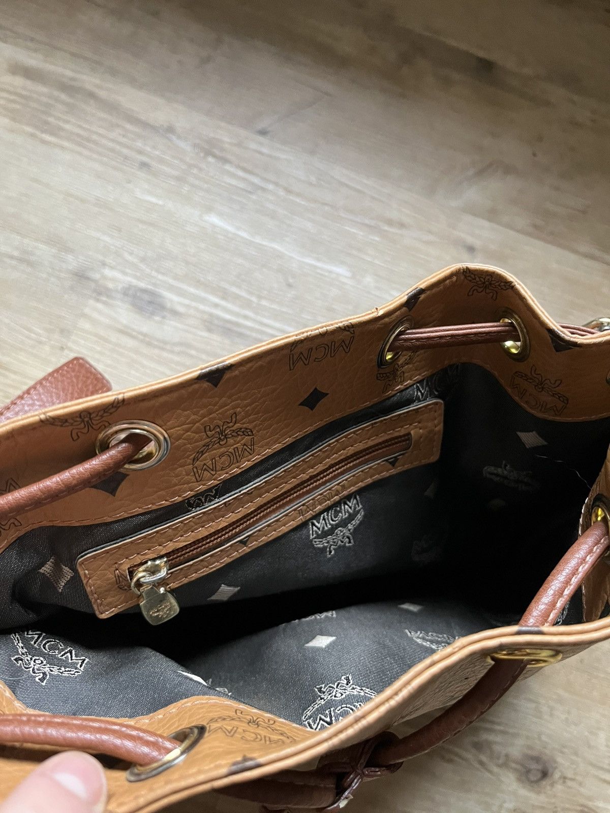 Vintage MCM vintage bootleg bucket bug Size ONE SIZE - 3 Thumbnail