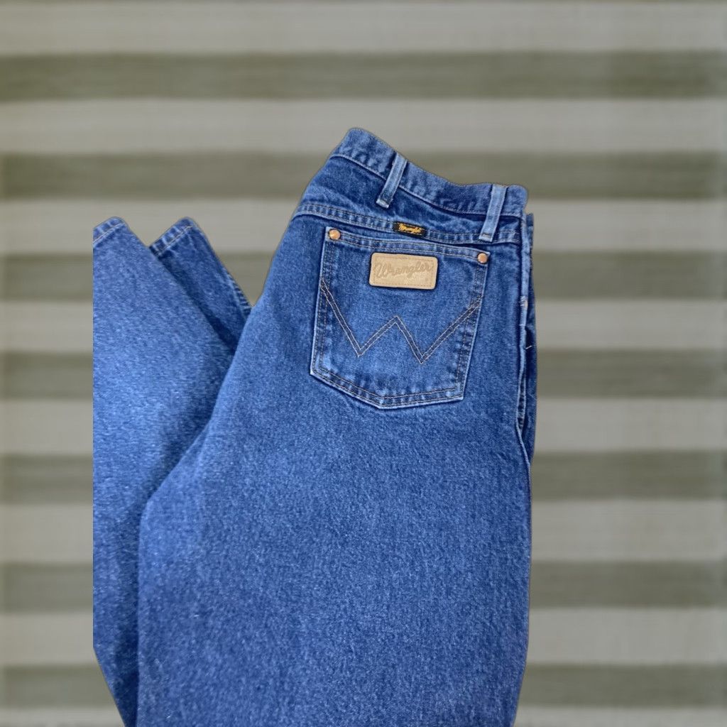 Wrangler Wrangler 13MWZ Straight Jeans Mens 40X30 Medium Wash Blue Denim Classic 5-Pocket Size US 40 / EU 56 - 1 Thumbnail