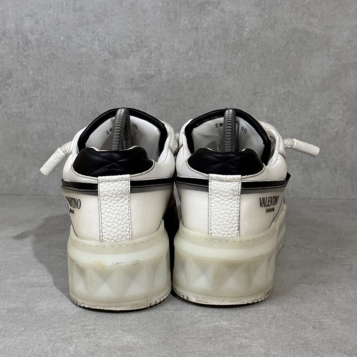 Valentino VALENTINO GARAVANI ONE STUD LOW TOP Size US 7 / EU 40 - 4 Thumbnail