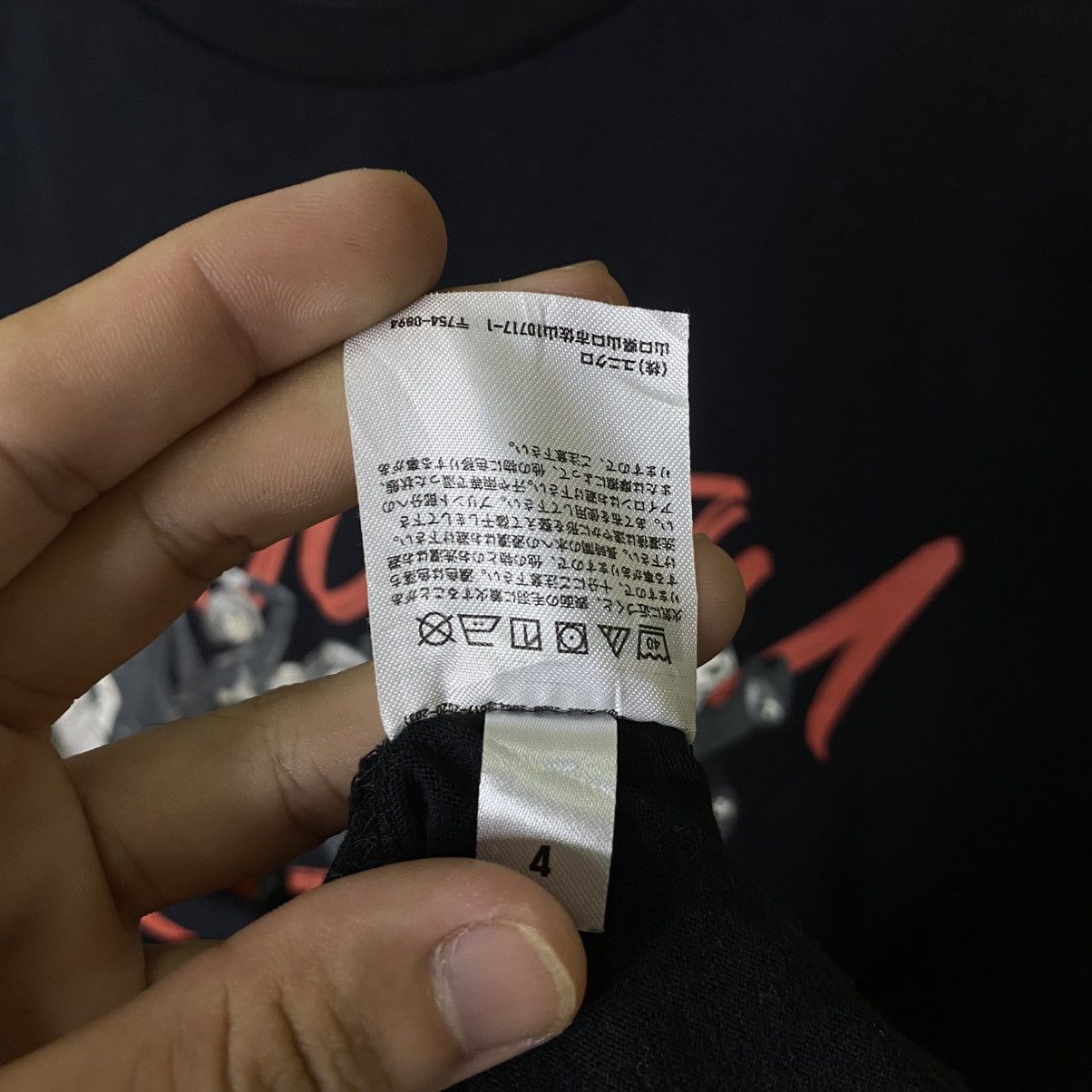 Uniqlo UT Anime Jujutsu Kaisen Manga Series Collaboration T Shirt Size US L / EU 52-54 / 3 - 5 Thumbnail