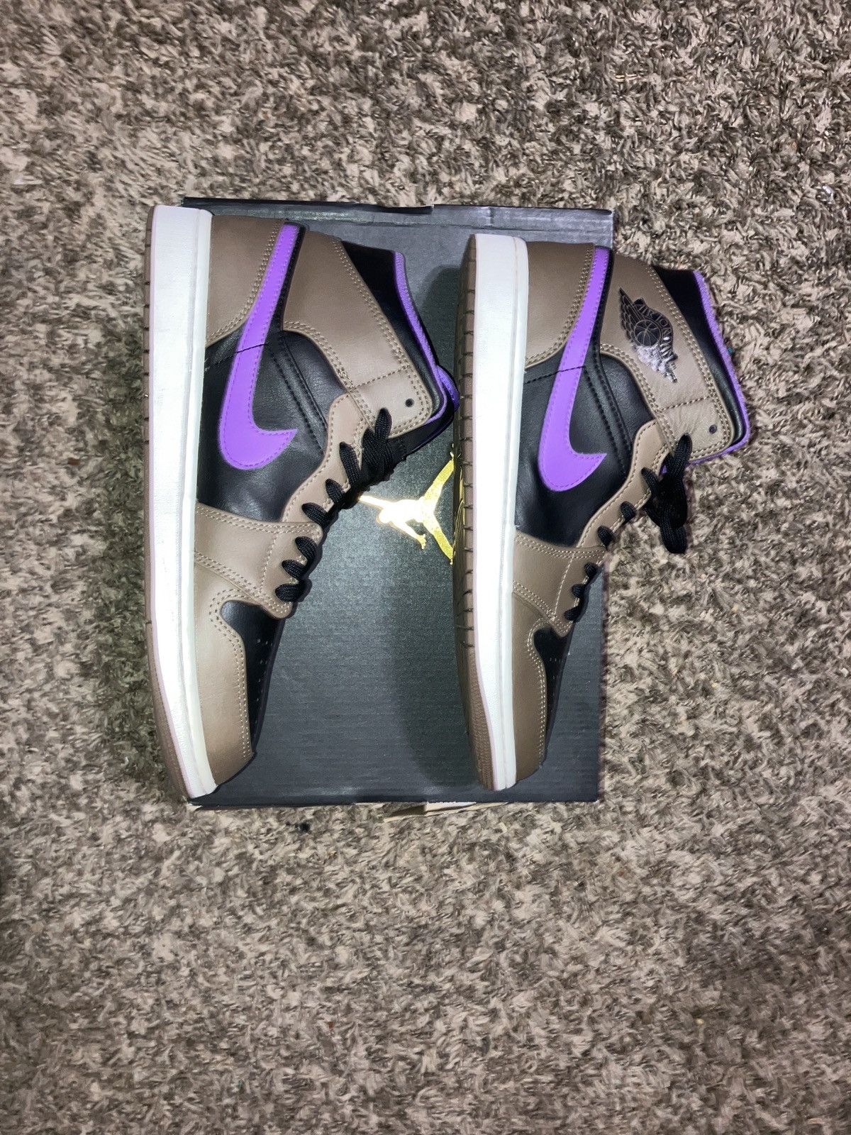 Jordan Brand Air Jordan 1 Mid 'Palomino' Size US 9 / EU 42 - 2 Thumbnail