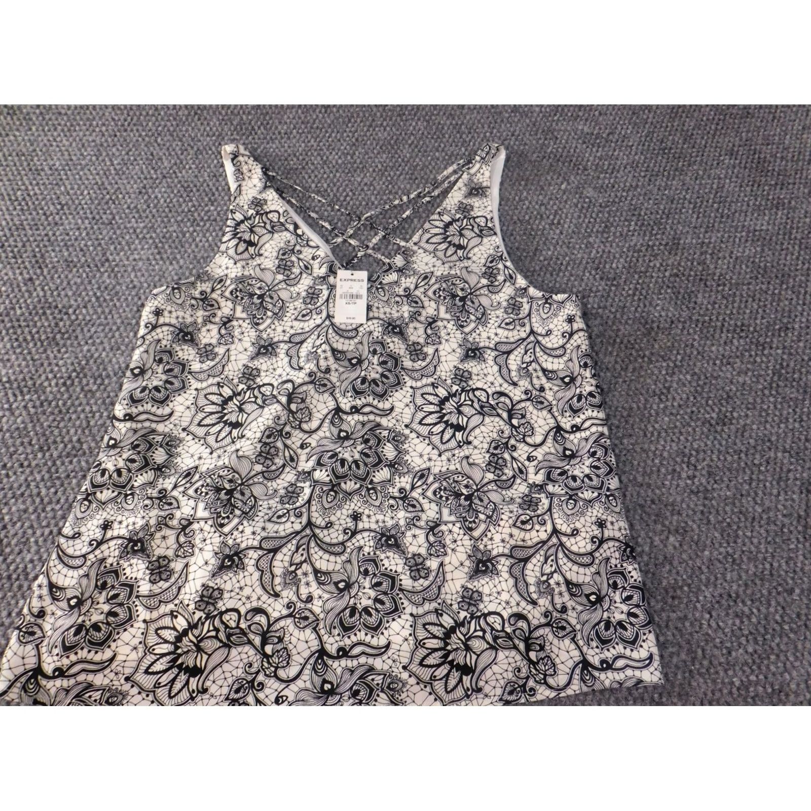 Express Express Blouse Shirt Women XS Gray Floral V-Neck Pullover Casual Polyester Rayon Size XS / US 0-2 / IT 36-38 - 3 Thumbnail