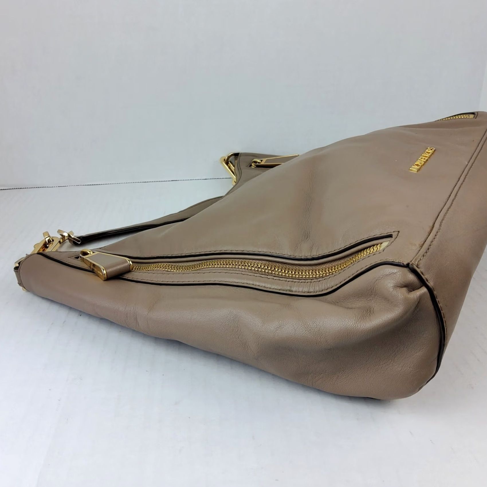 Michael Kors Michael Kors Leather Shoulder Bag Purse MK Triple Zip Leather Taupe Women Size ONE SIZE - 7 Thumbnail