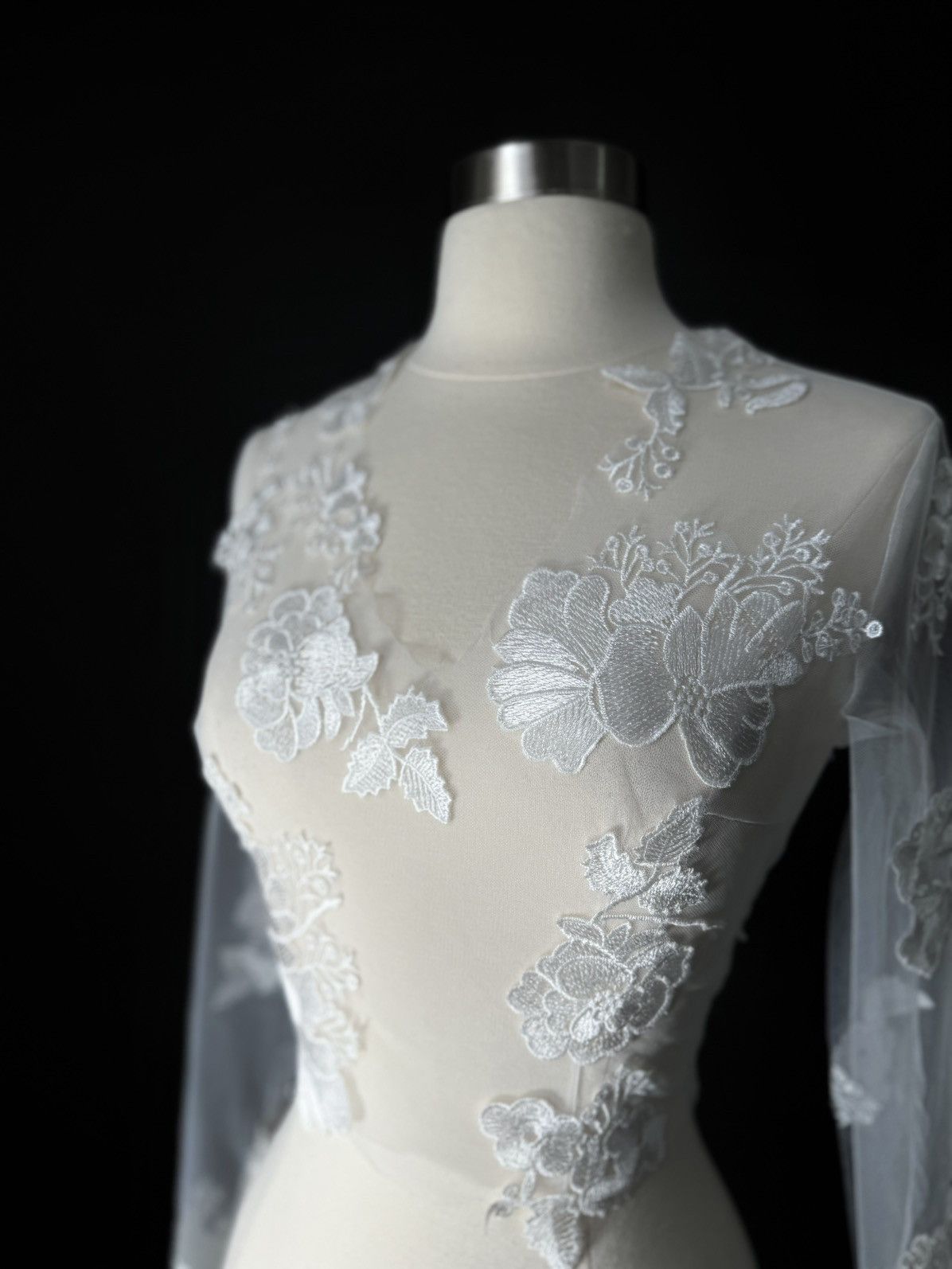 Other Preloved US 2 Embroidered Lace Anna Augusta Bridal Cape Size XS / US 0-2 / IT 36-38 - 3 Thumbnail