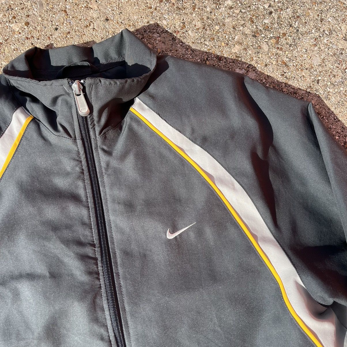 Nike × Vintage 2000s Nike Grey Track Jacket Windbreaker Size US M / EU 48-50 / 2 - 2 Thumbnail