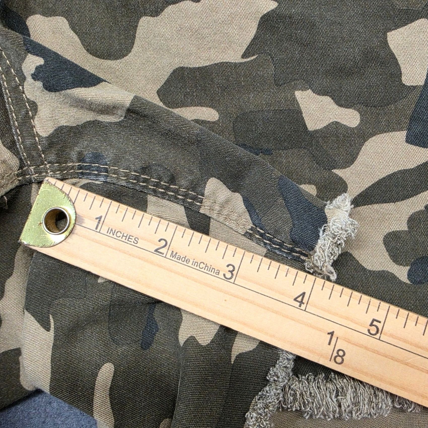 Vintage Womens Camo Cutoff Shorts Size 20W Camouflage Frayed Hem Stretch Size 42" / US 20 - 6 Thumbnail