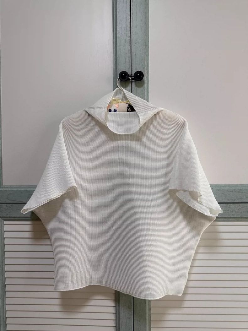 Issey Miyake Issey Miyake size:one size White striped short-sleeved shi Size XS / US 0-2 / IT 36-38 - 1 Thumbnail