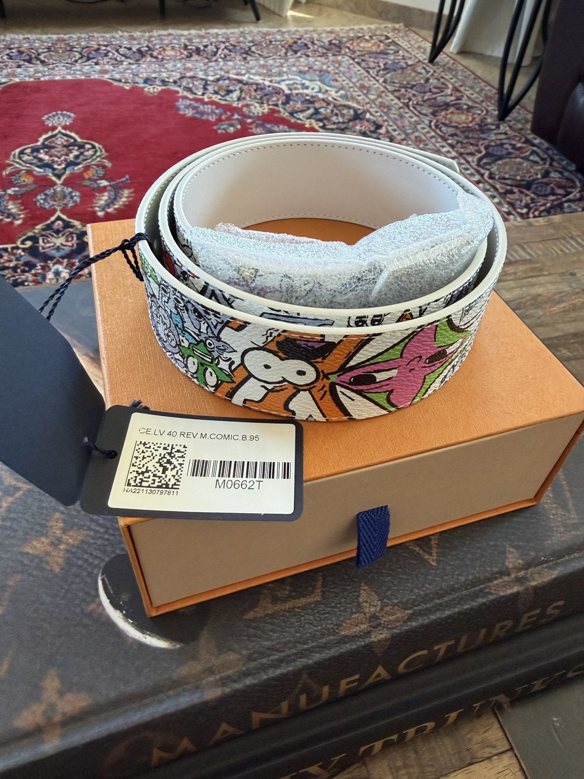 Louis Vuitton Louis Vuitton LV Comic Reversible Belt 95/38 Size 32 - 1 Thumbnail