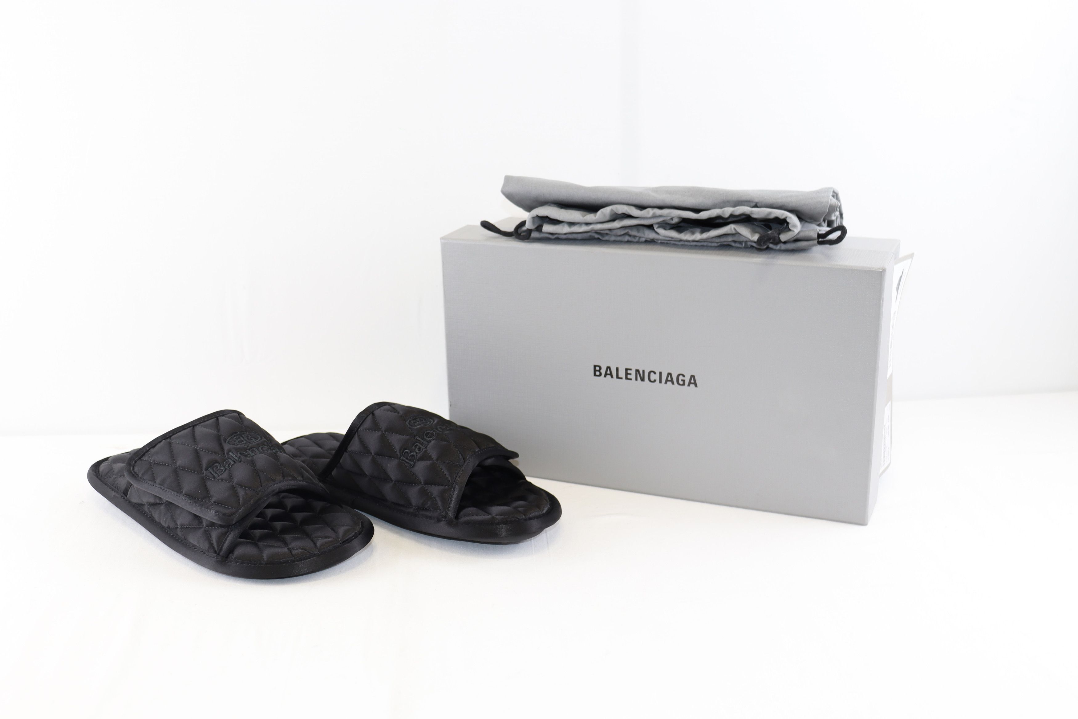 Balenciaga o1rshd1 Q:2 / Quilted Satin/Hotel Artw Home Slide Sandal Size US 9 / EU 42 - 10 Thumbnail