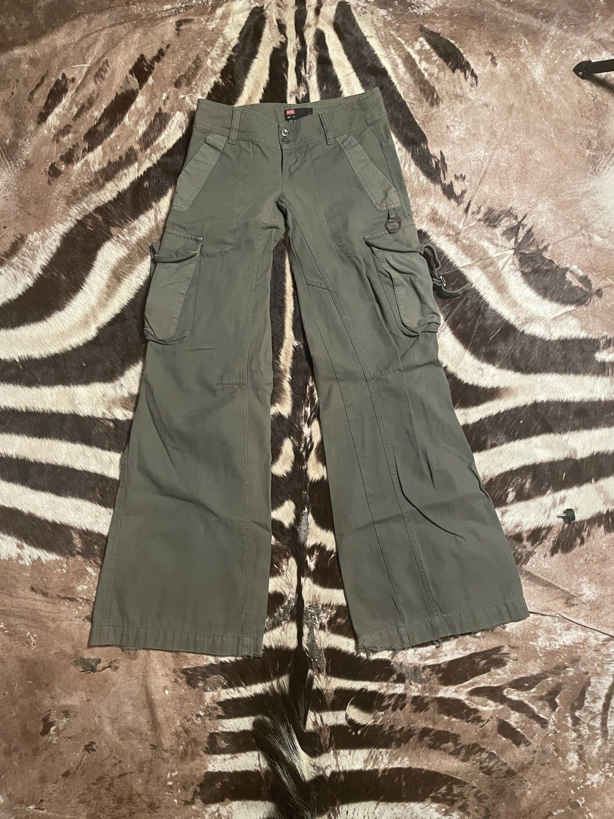 Diesel DIESEL 2000s Y2K Low Waisted Flared Cargo Pants Size 24" / US 00 / IT 34 - 1 Thumbnail
