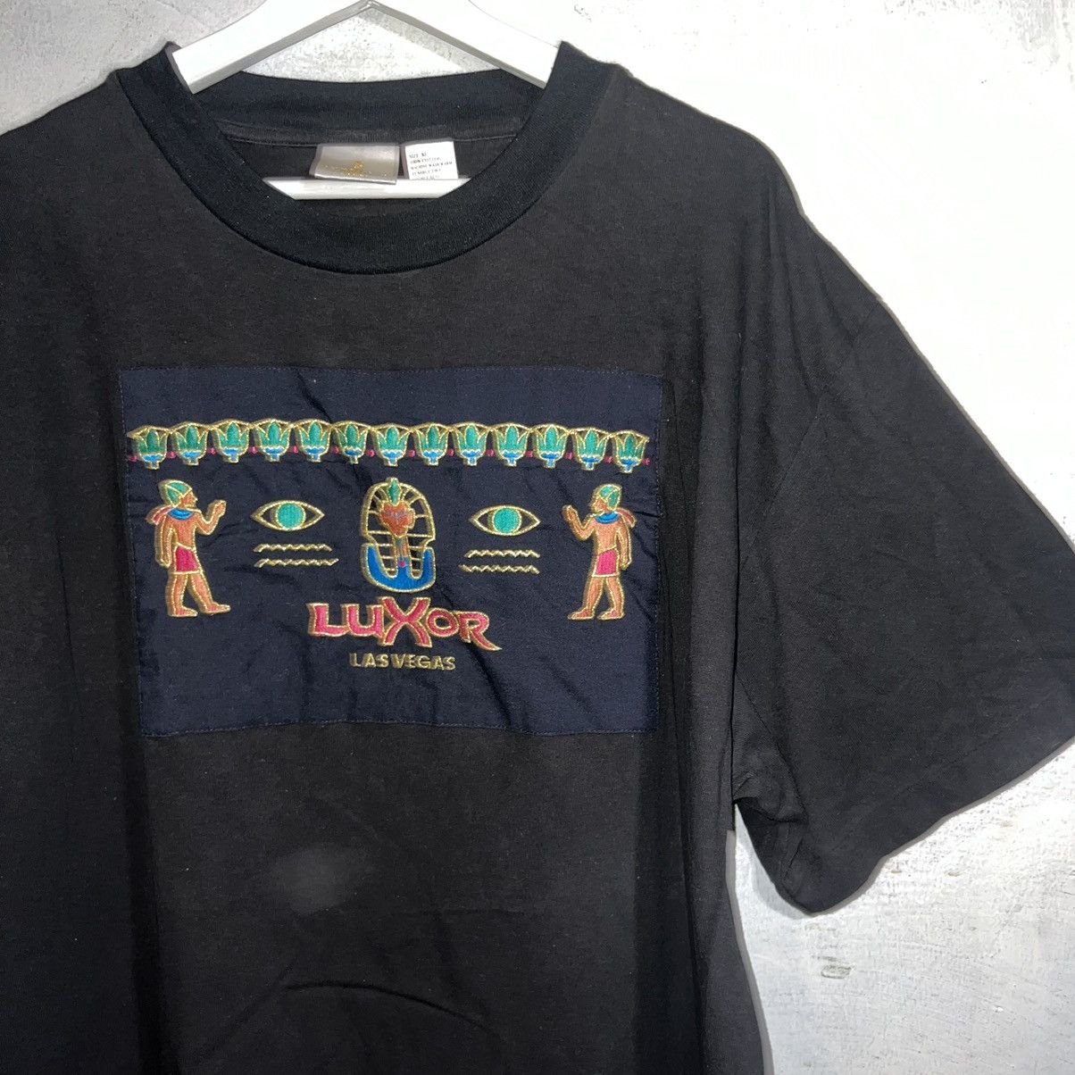 Vintage 25x31 Luxor Las Vegas Egypt 90s Vintage T-Shirt XL Size US XL / EU 56 / 4 - 2 Thumbnail