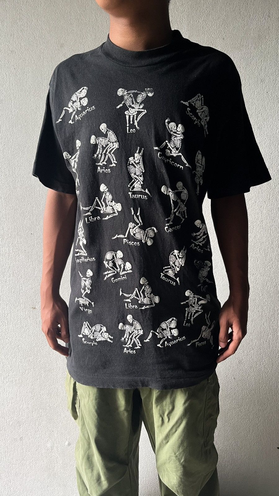 Vintage Vintage ©1995’s Skeleton Zodiac S*x Position tshirt Size US M / EU 48-50 / 2 - 2 Thumbnail