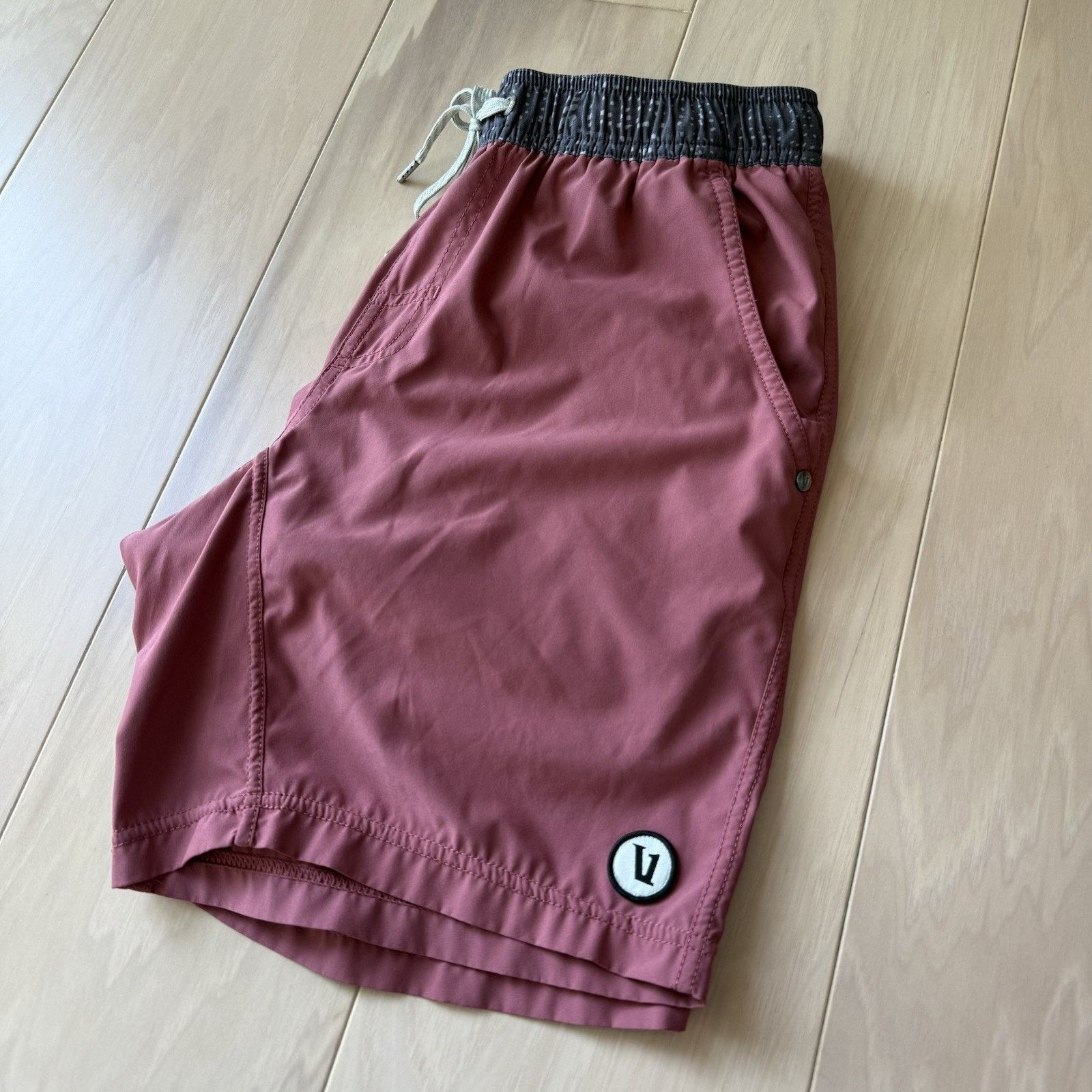Vuori Vuori Kore Shorts Small Rust Red Lightweight Workout Size US 26 / EU 42 - 7 Thumbnail