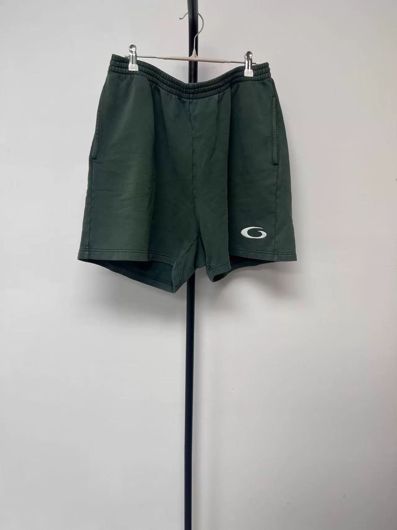 Balenciaga balenciaga basketball logo elastic waist shorts Size US 30 / EU 46 - 1 Thumbnail