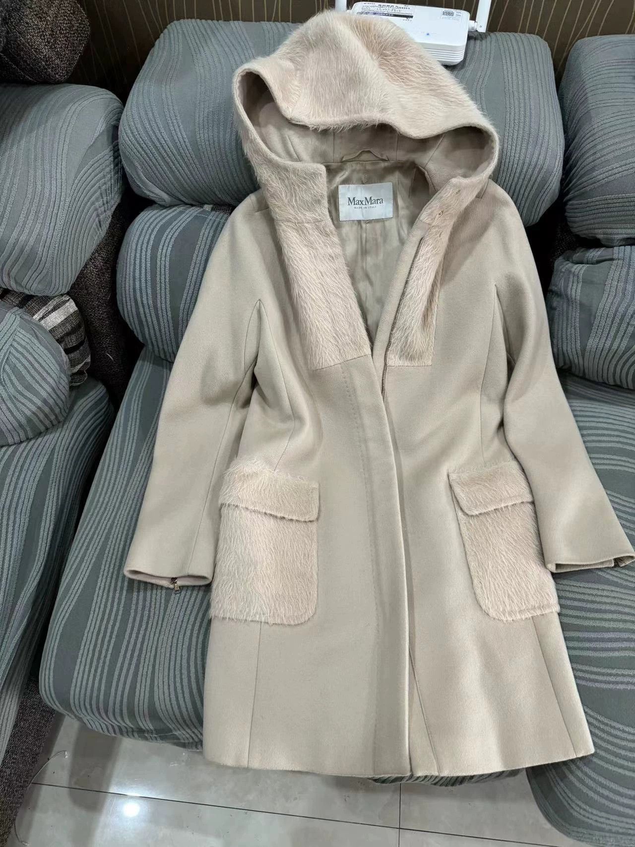 Max Mara Max Mara Authentic Camel Hair Coat Women's 36 Size XS / US 0-2 / IT 36-38 - 1 Thumbnail