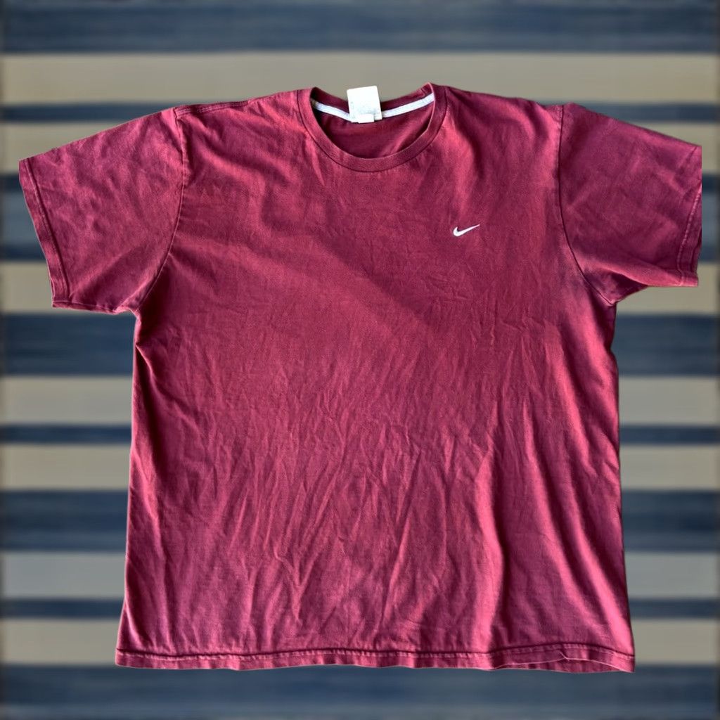 Nike VINTAGE Nike Swoosh Logo T-Shirt XL Red Crew Neck Short Sleeve Men Authentic Embroidered Logo Tag Size US XL / EU 56 / 4 - 1 Thumbnail